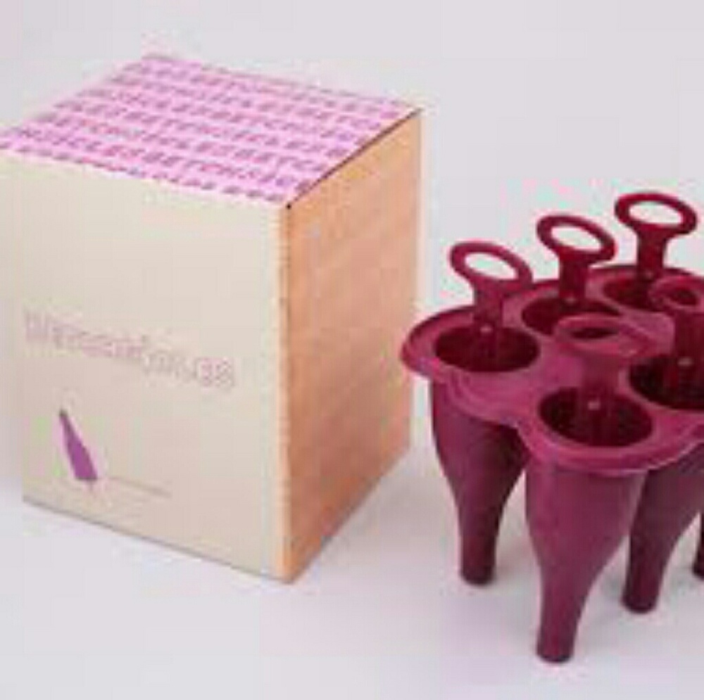 FabFitFun x Betchsicles Wine Icepop Mold